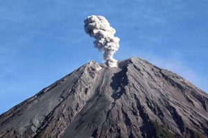 Gunung Semeru erupsi