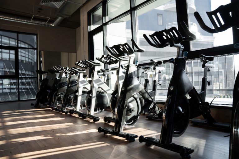 perlengkapan berolahraga di gym