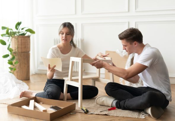 Merakit perabotan rumah