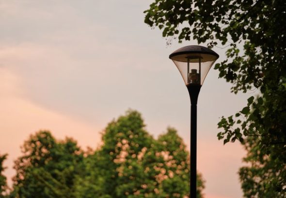 warna lampu taman